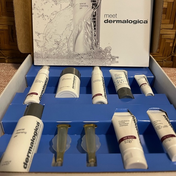 FREE GIFT w/Dermalogica PROFESSIONAL age smart facial treatments in a box - Picture 1 of 6